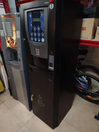 Maquina Vending Brio 3 Necta y Tempo L Azkoyen.