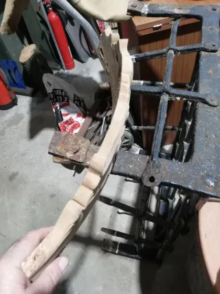 Talla madera curva decorativa. Madera de caoba.