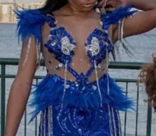 Tiras de plumas azul eléctrico