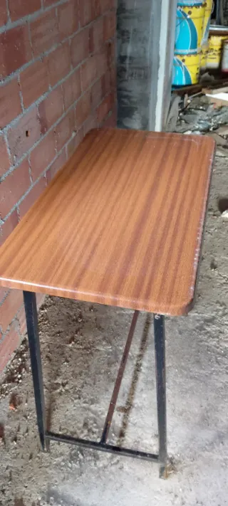 Mesas pupitre madera y metal