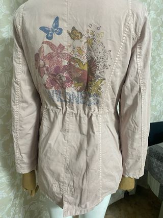 Parka rosa con cordón ajustable