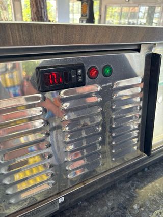 Vitrina refrigerada de tapas GAYC sobremostrador