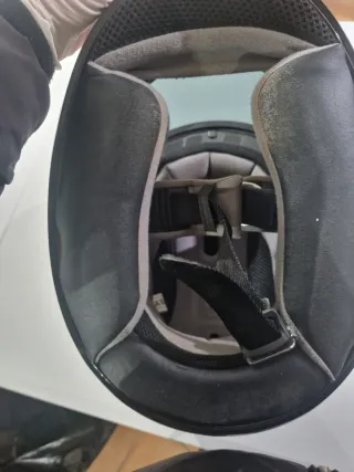 Casco de moto HJC con diseño de mariposas