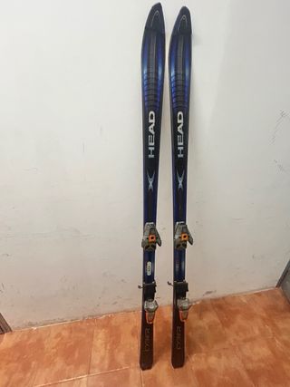 Esquís con fijaciones
