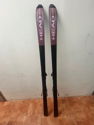 Esquís con fijaciones