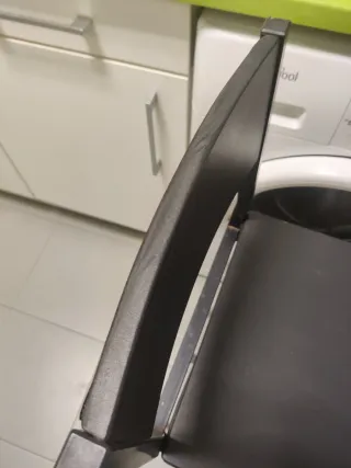 Taburete alto cuadrado patas metal, reposapiés