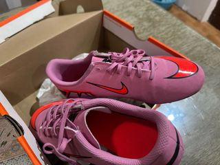 Zapatilla de fútbol Nike Mercurial Rosa