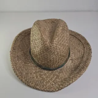 Sombrero de paja tejido