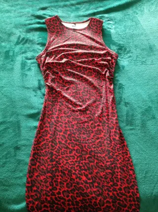 Vestido rojo estampado animal print ajustado