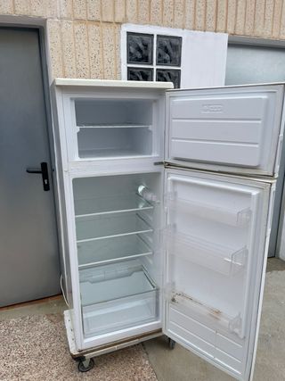 Nevera Telefunken pequeña