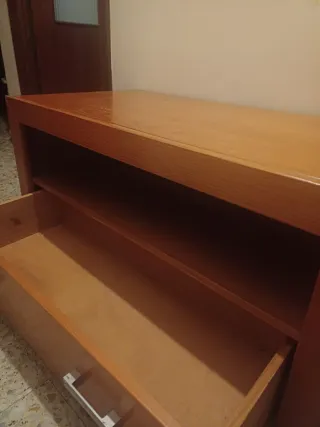 Mueble de madera con un cajón amplio