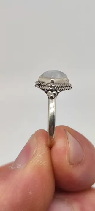 Anillo de Plata y Piedra Luna.