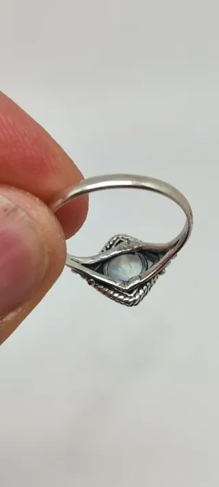 Anillo de Plata y Piedra Luna.