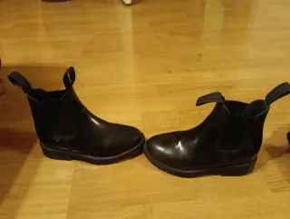 Botas y polainas de piel