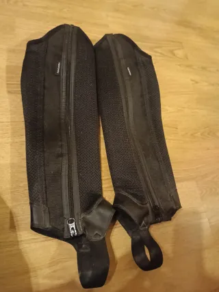 Botas y polainas de piel