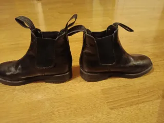 Botas y polainas de piel