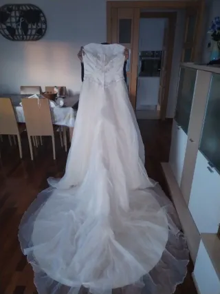 Vestido de Novia Beige con Pedrería