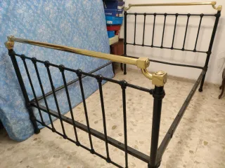 Cama antigua latón y hierro forjado