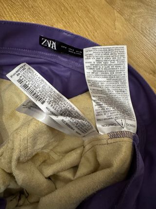 Pantalón polipiel morado recto Zara Talla S