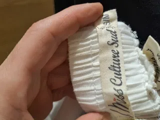 Pantalón corto blanco bordado azul Talla M