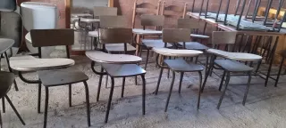 Sillas de estudio con pala metálicas y madera .