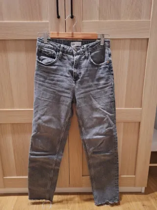 Zara Jeans Gris Rectos Desgastados