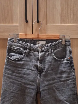Zara Jeans Gris Rectos Desgastados