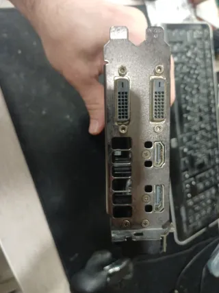 ASUS RX 570 4GB Tarjeta Gráfica