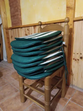 Cojín para silla de rayas verdes y blancas