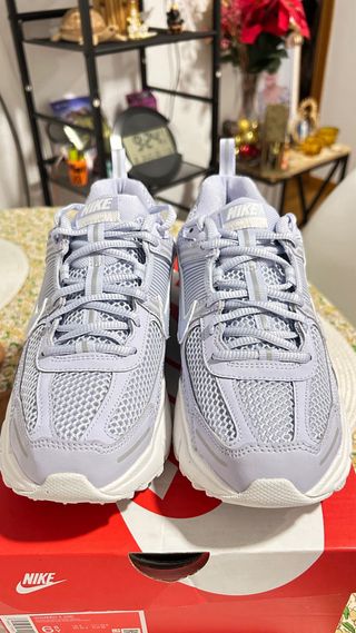Nike Vomero 5 Talla 39 Morado Blanco