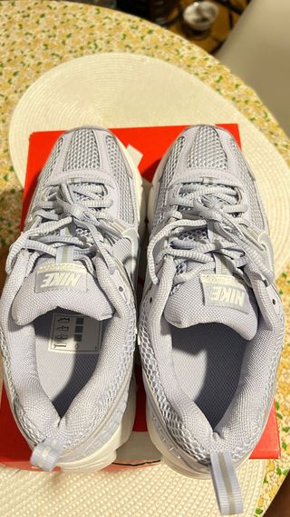 Nike Vomero 5 Talla 39 Morado Blanco