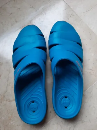 Sandalias de goma azules