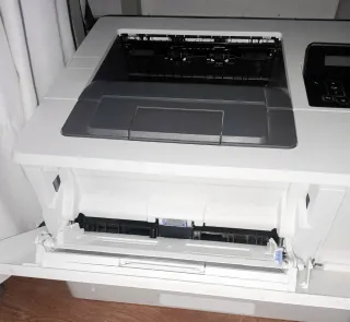 Impresora HP Laser Jet Pro M501 dn