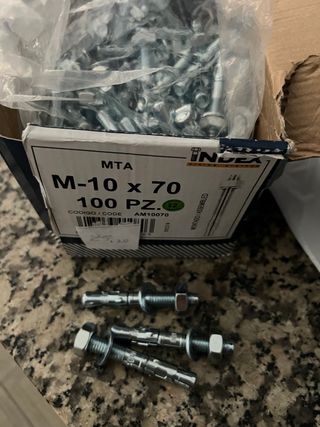Tacos metalicos  de expansión M-10 x 70