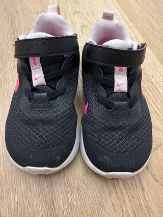 Scarpe Nike bambina nere rosa