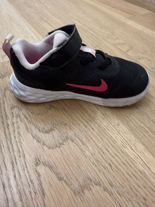 Scarpe Nike bambina nere rosa