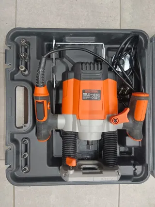 Fresadora BLACK+DECKER con maletín