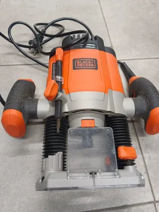 Fresadora BLACK+DECKER con maletín