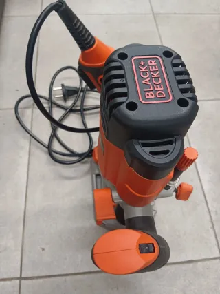 Fresadora BLACK+DECKER con maletín