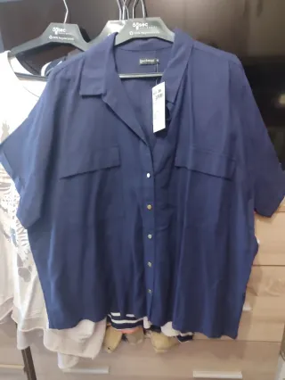 Blusa negra con botones