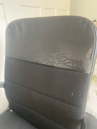 Escritorio con estanterías madera y metal y silla