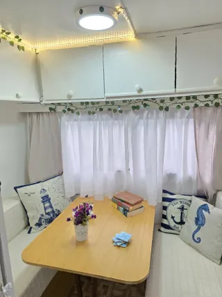 Caravana con placa solar y papeles -750kg