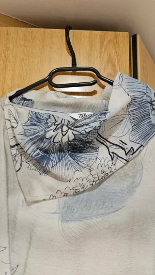 Vestido Zara vaporoso floral XS