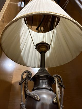 Lámpara de sobremesa bronce tallado