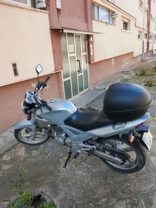 Honda CB 250 Naked Plata