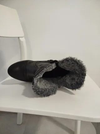 Botas negras de cuero con forro