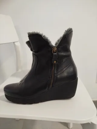 Botas negras de cuero con forro