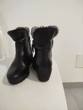 Botas negras de cuero con forro
