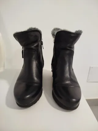 Botas negras de cuero con forro