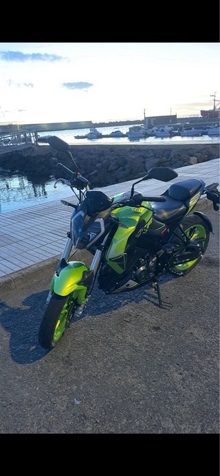 Moto Keeway KW125 Naked 4.000 km